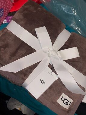 UGG Duffield Throw Blanket in Brown